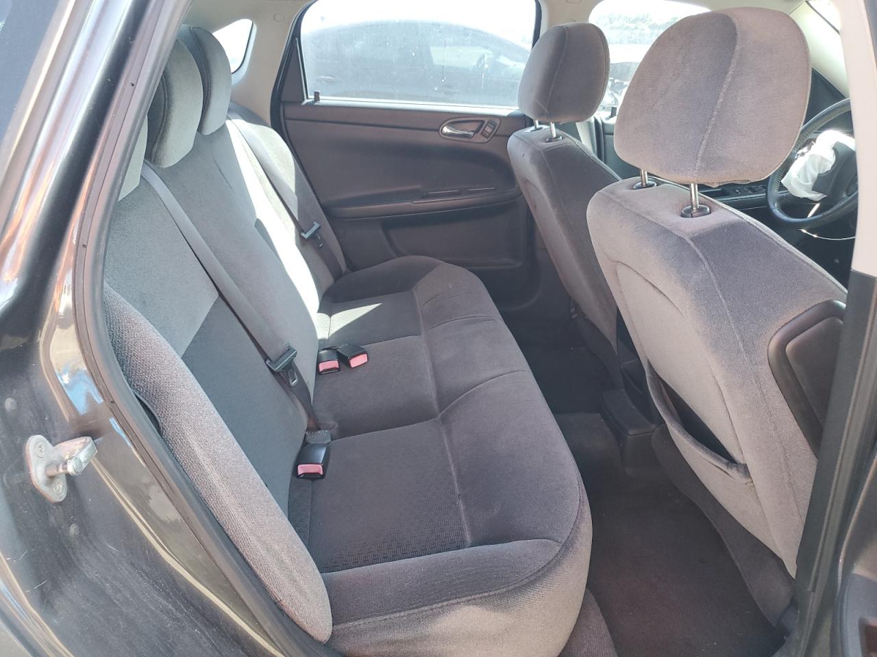2011 Chevrolet Impala - Image 10