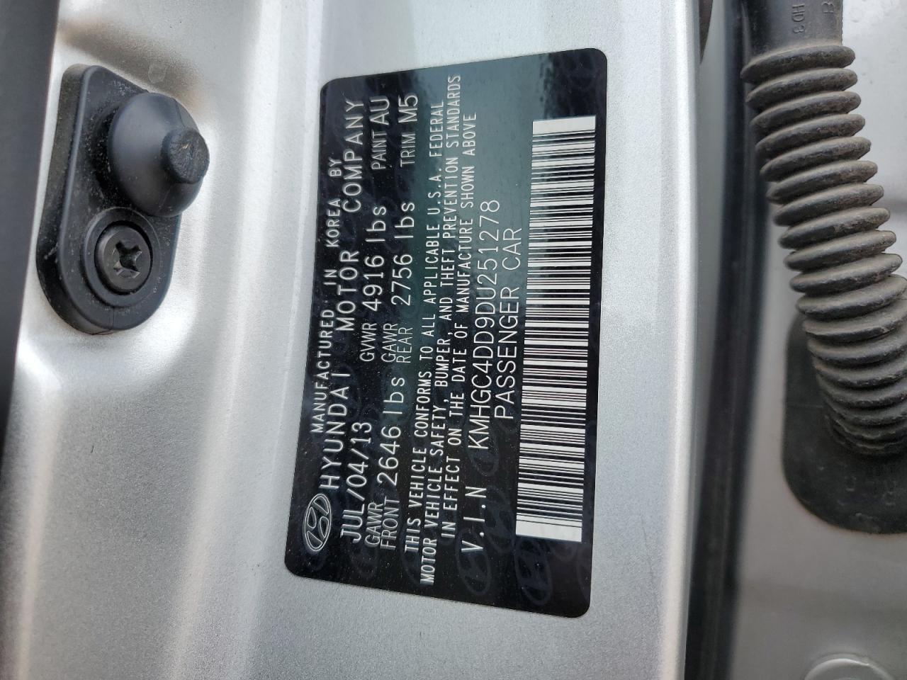 2013 Hyundai Genesis - Image 13