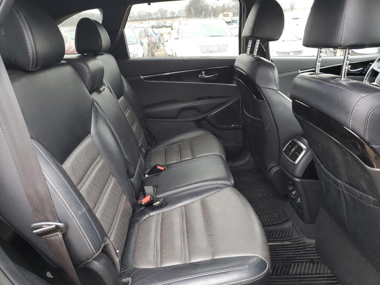 2019 Kia Sorento - Image 11
