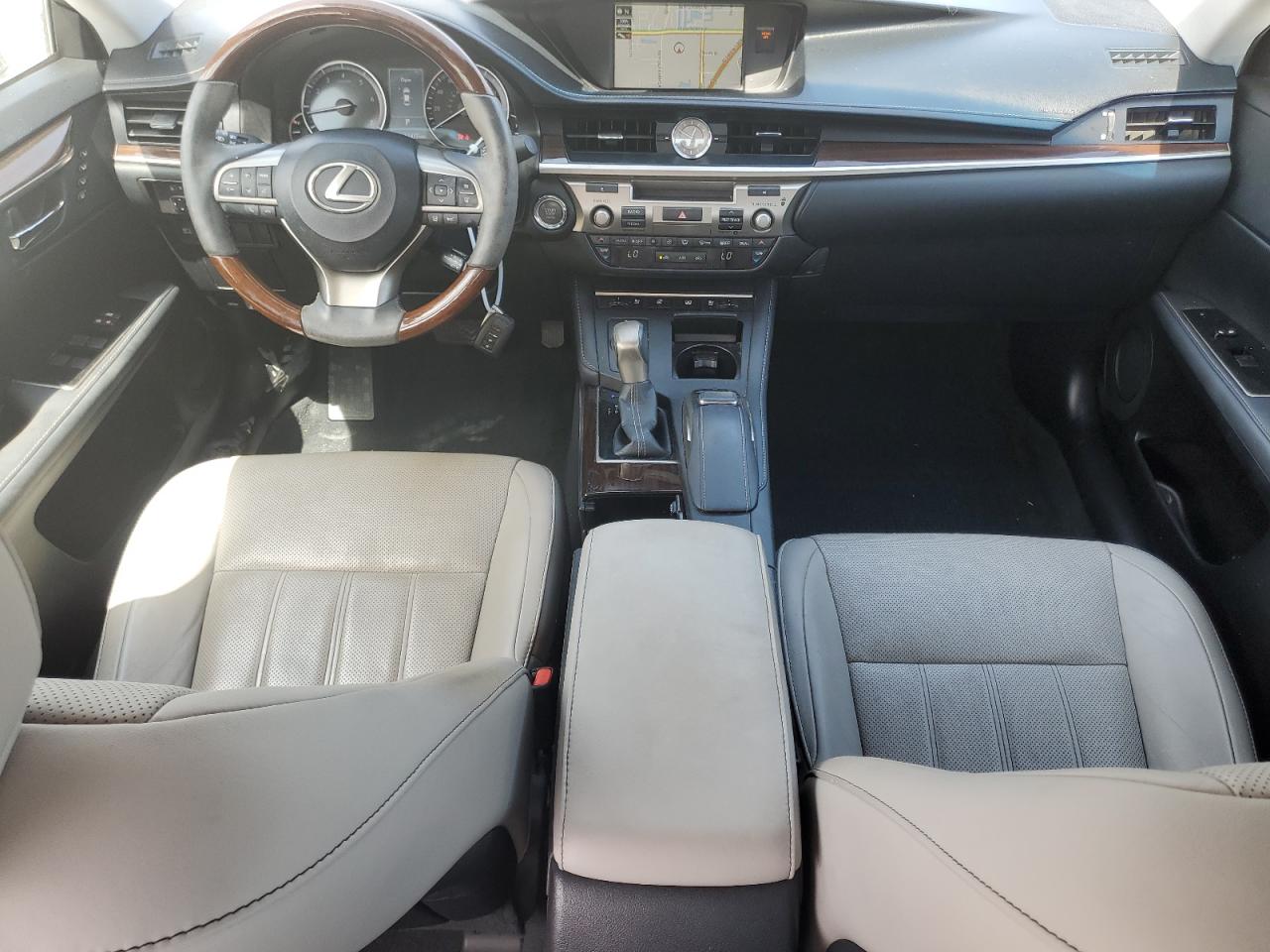 2017 Lexus ES - Image 8