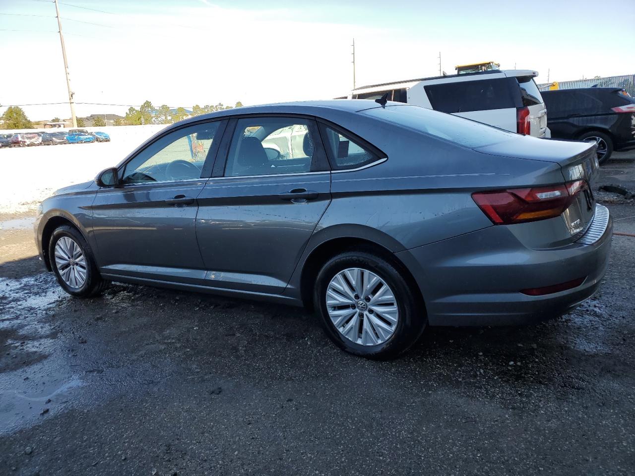 2019 Volkswagen Jetta - Image 2