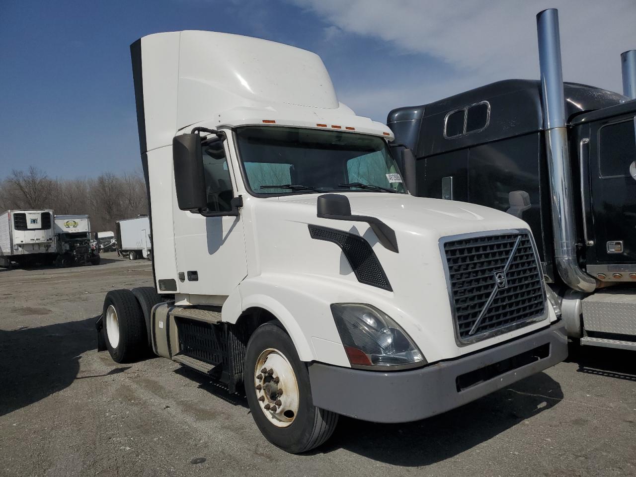 2016 Volvo Vn Semi Truck للبيع في Cahokia Heights، IL - Normal Wear