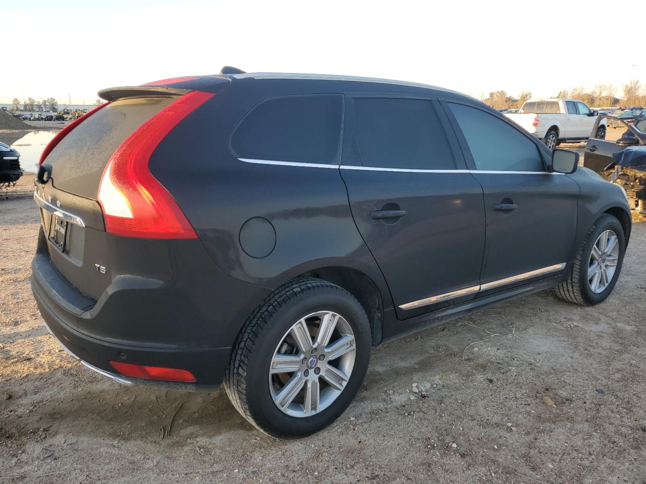 2017 Volvo XC60 - Image 3