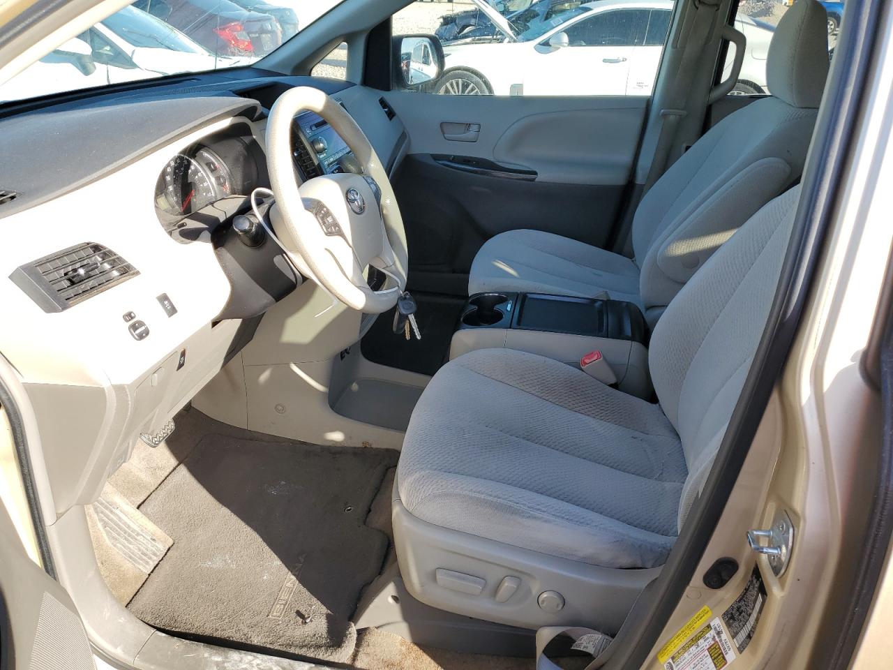 2011 Toyota Sienna - Image 7