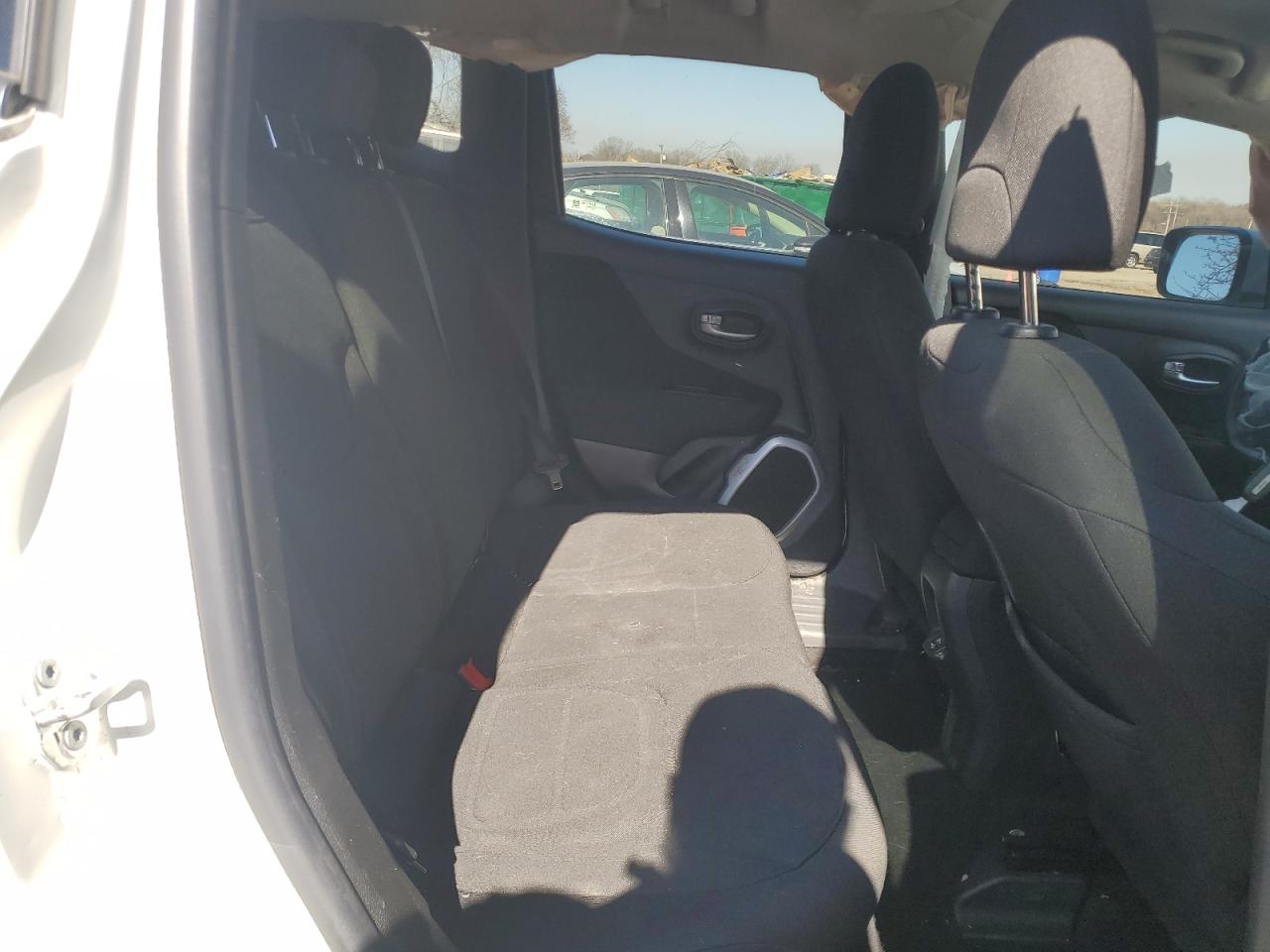 2018 Jeep Renegade - Image 11