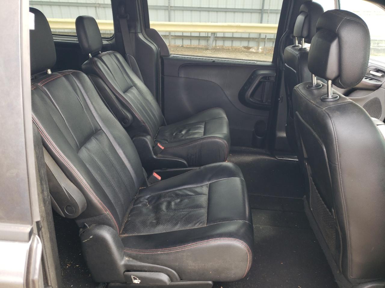 2017 Dodge Caravan - Image 11