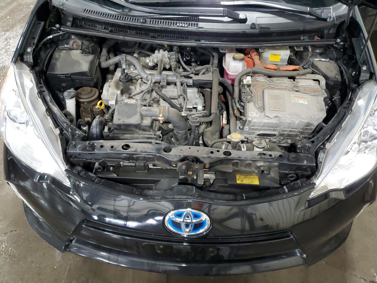 2013 Toyota Prius - Image 12