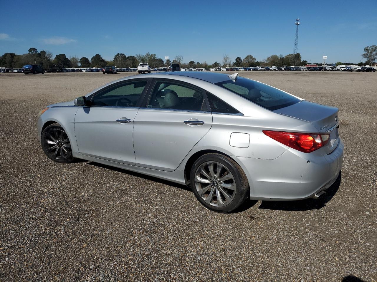 2011 Hyundai Sonata - Image 2