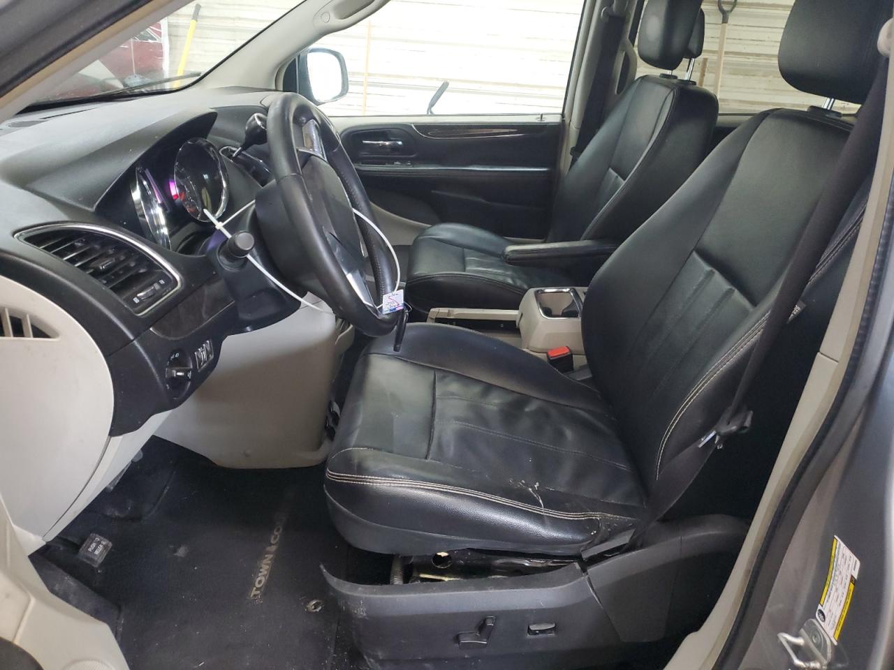 2013 Chrysler Town & Country - Image 7
