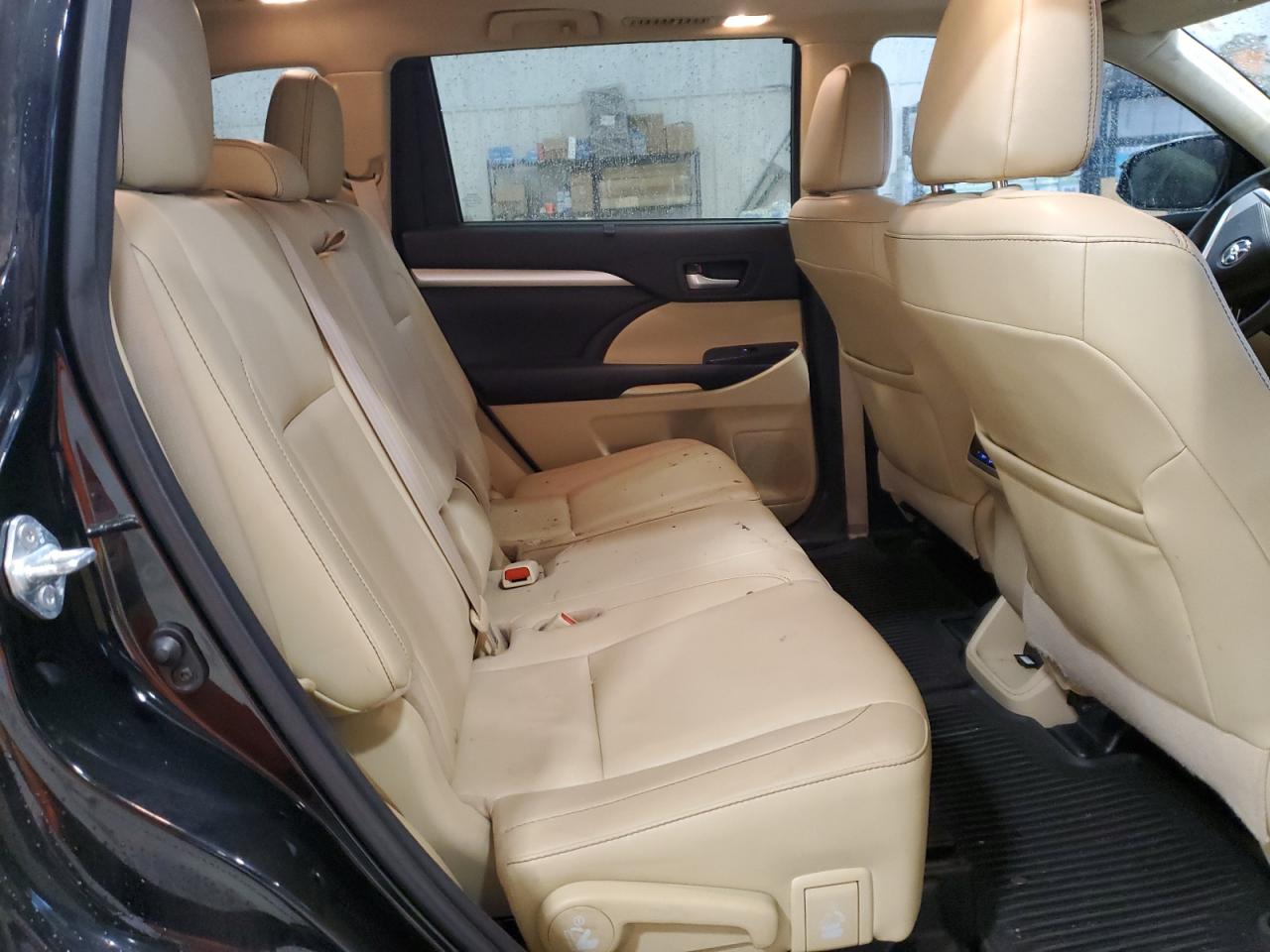2016 Toyota Highlander - Image 11