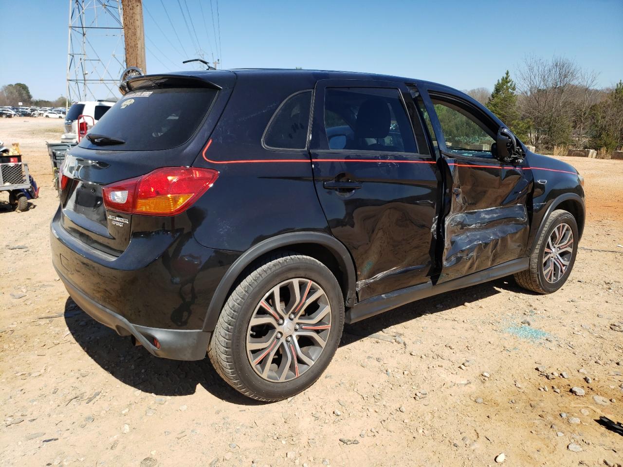 2016 Mitsubishi Outlander - Image 3