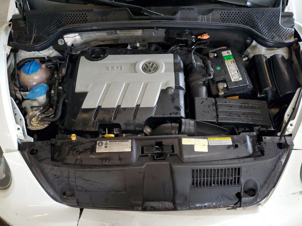 2014 Volkswagen Beetle - Image 11