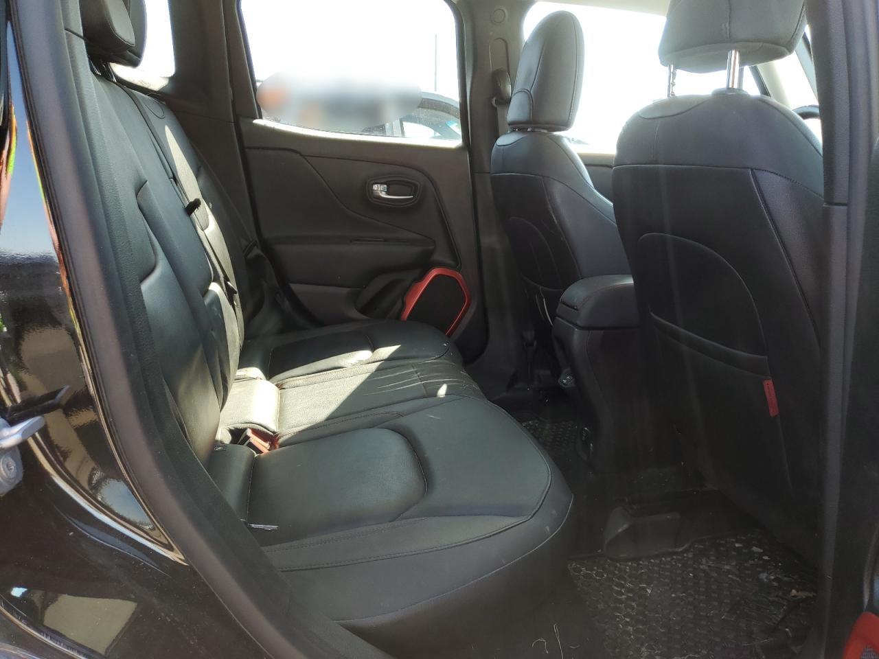 2018 Jeep Renegade - Image 11