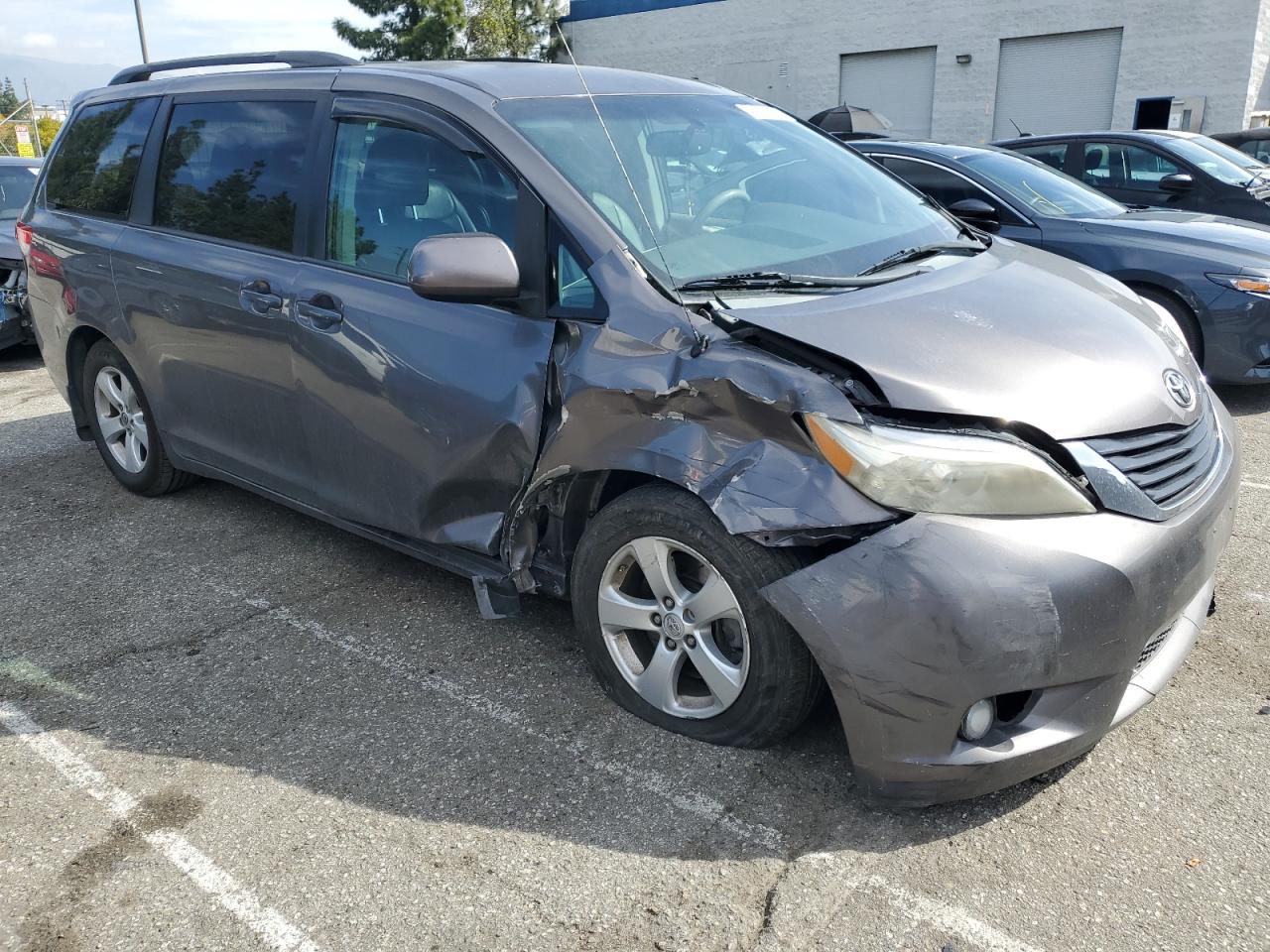 2013 Toyota Sienna - Image 4