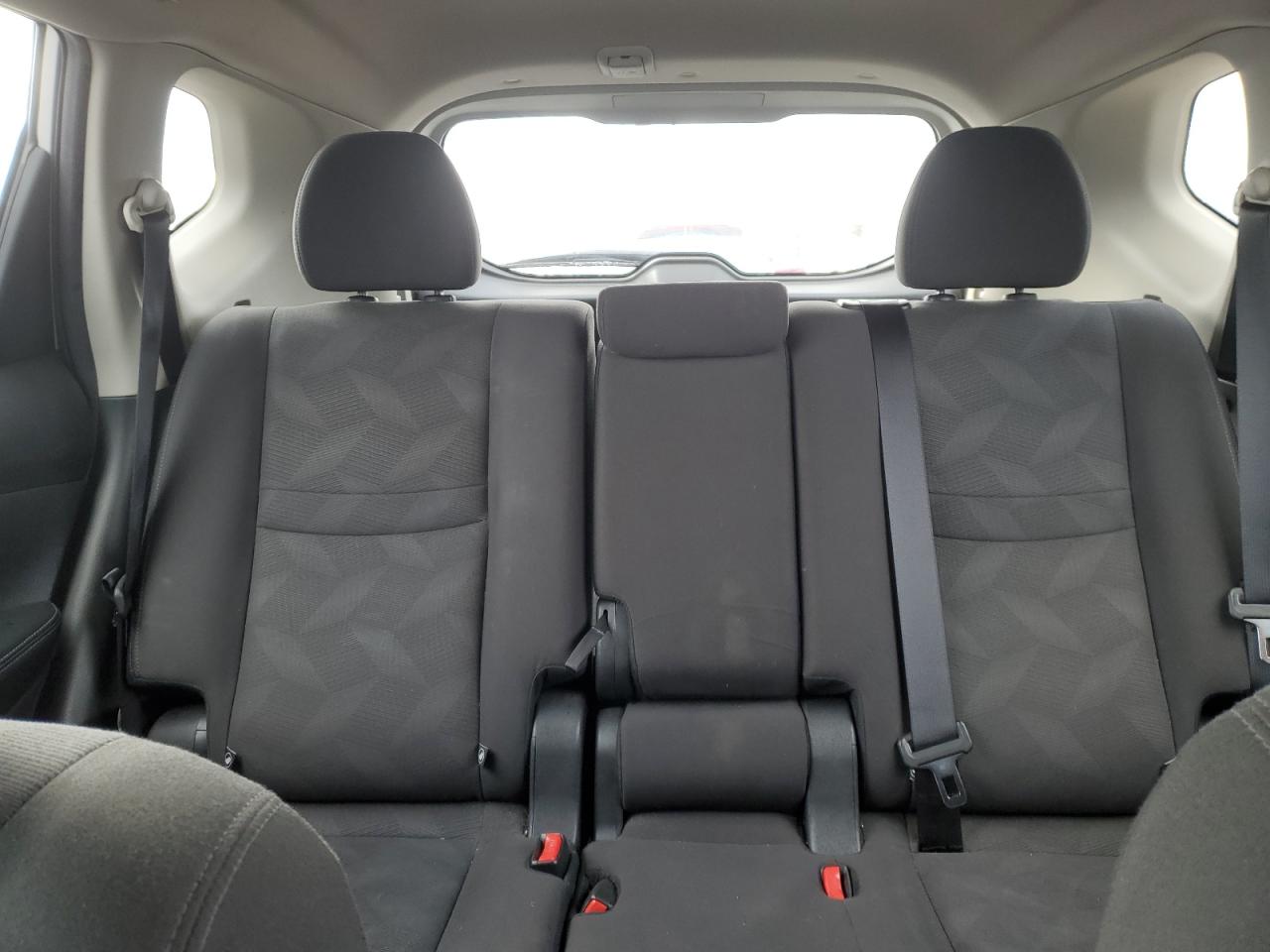 2016 Nissan Rogue - Image 10