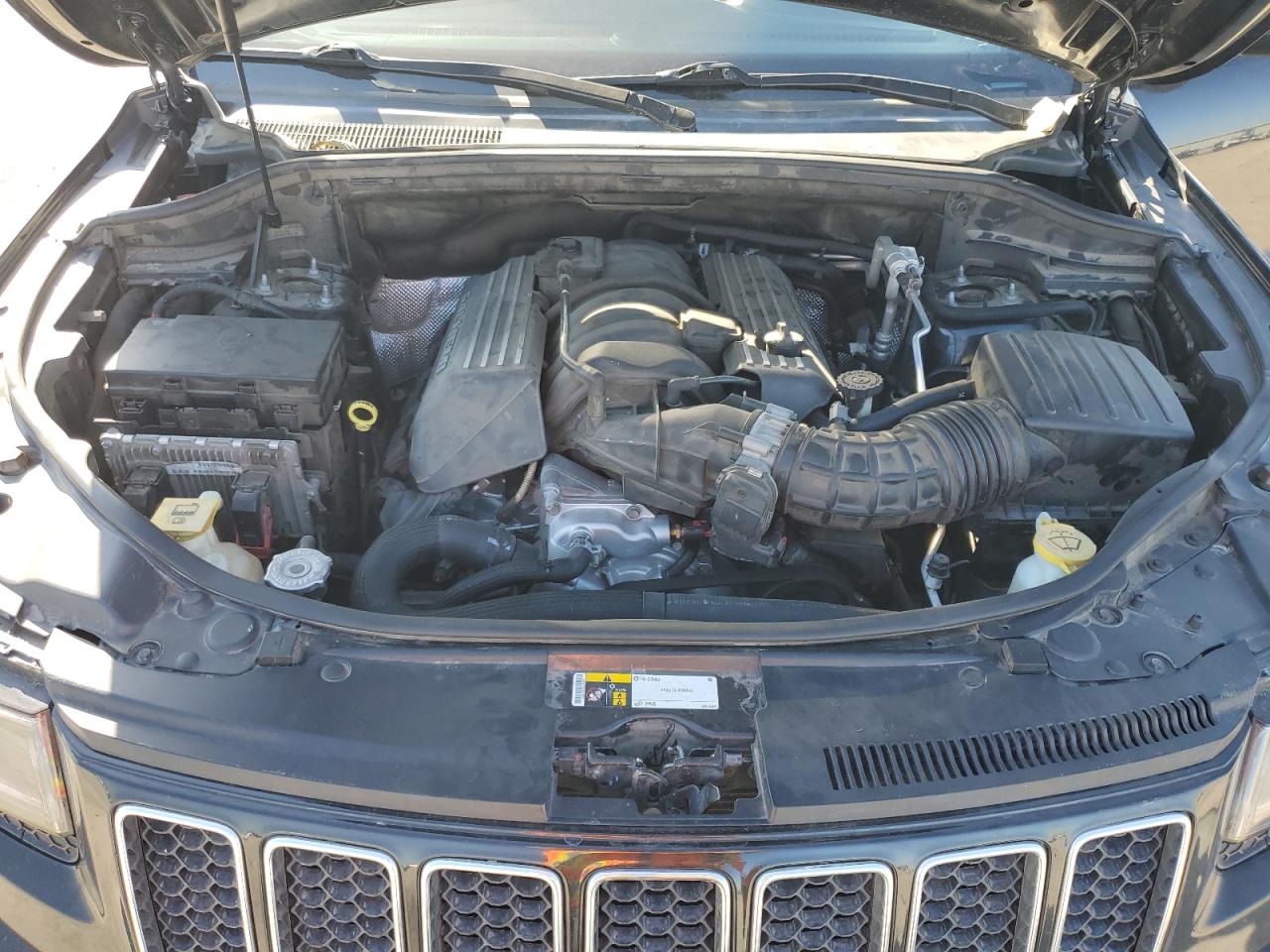2015 Jeep Grand Cherokee - Image 12