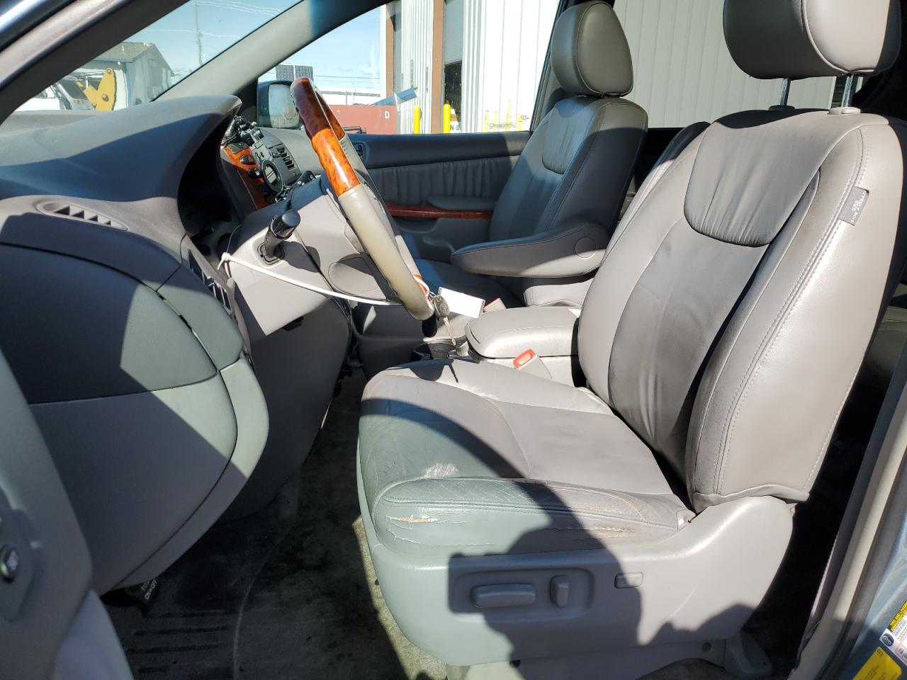 2009 Toyota Sienna - Image 7
