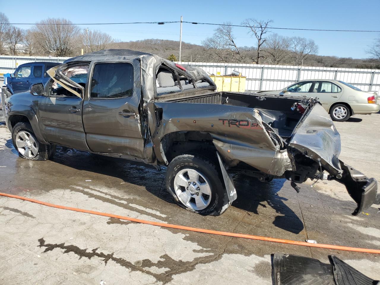 2015 Toyota Tacoma - Image 2