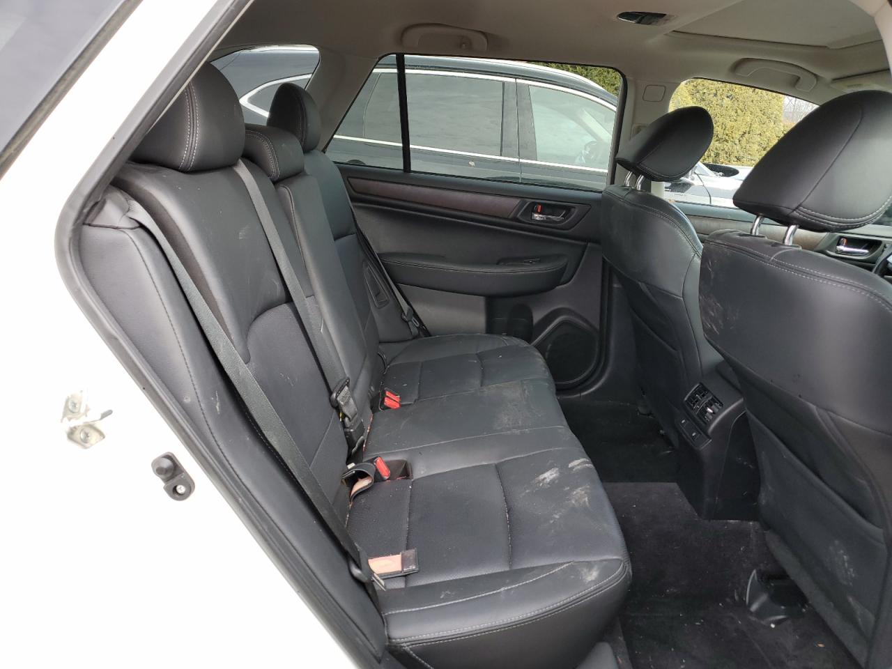 2015 Subaru Outback - Image 11