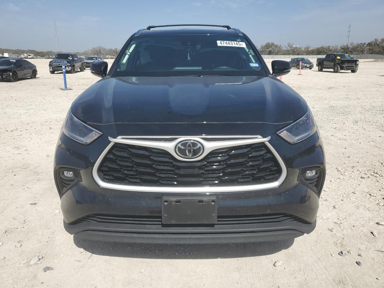 2021 Toyota Highlander - Image 5