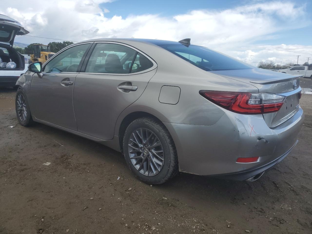 2018 Lexus ES - Image 2