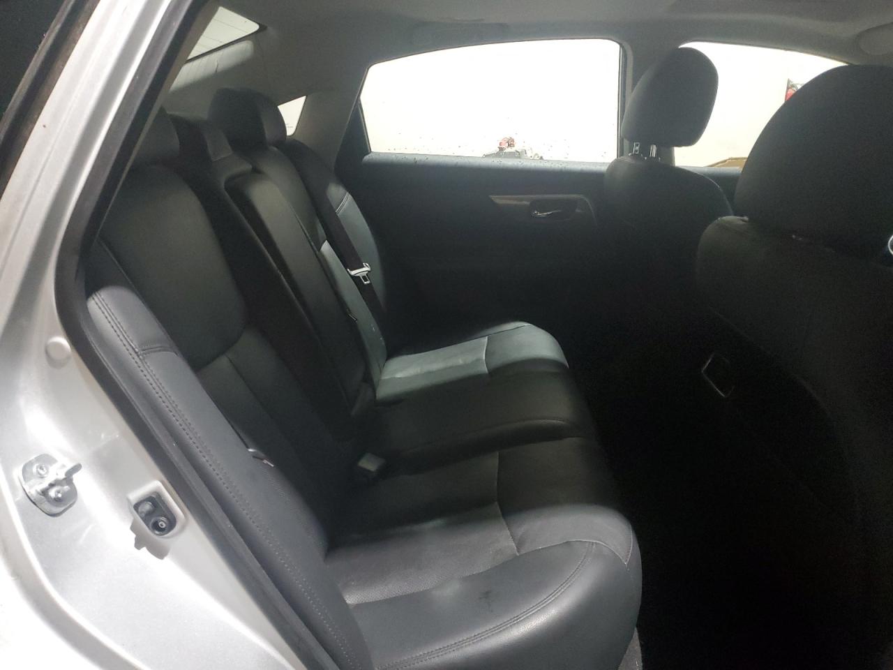 2015 Nissan Altima - Image 10