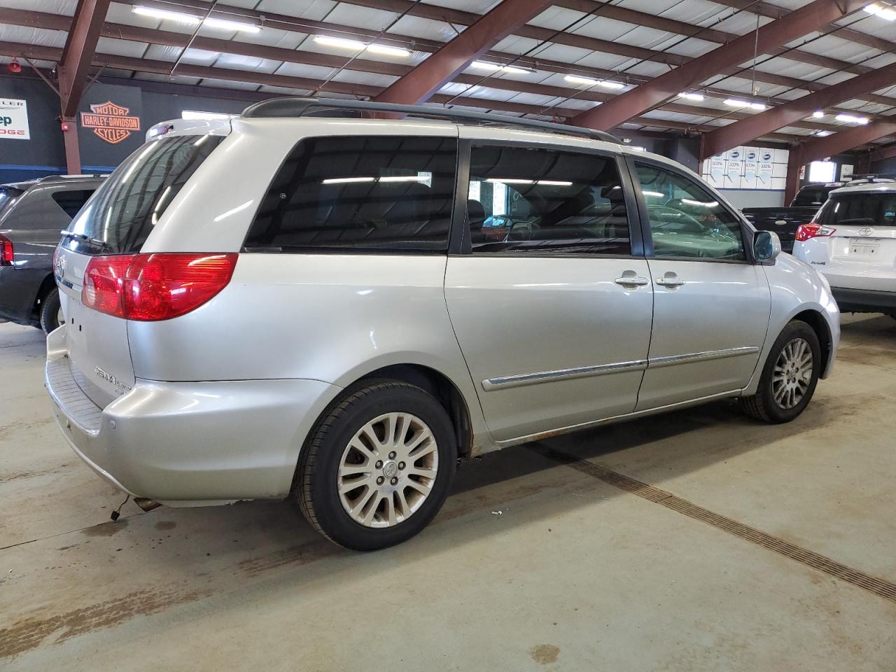 2008 Toyota Sienna - Image 3