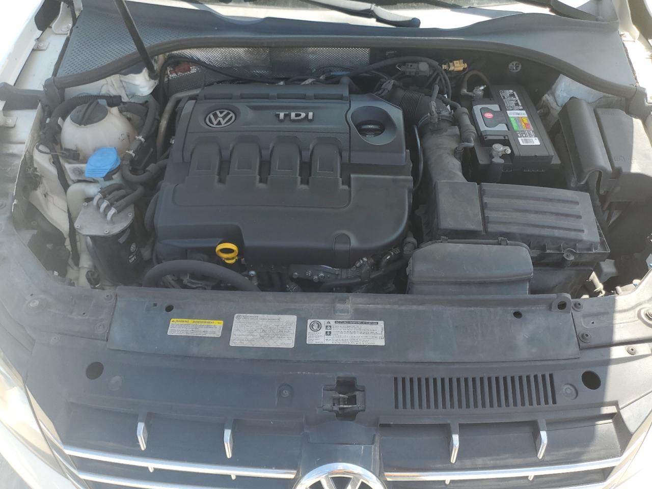 2015 Volkswagen Passat - Image 12