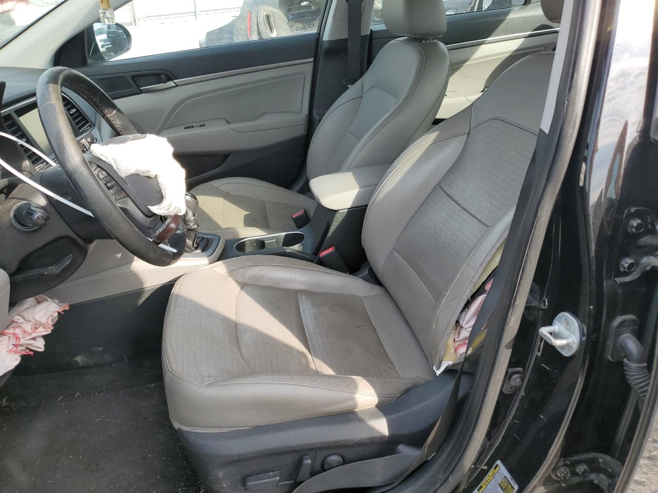 2017 Hyundai Elantra - Image 7