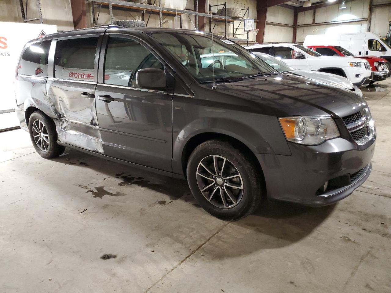 2017 Dodge Caravan - Image 4