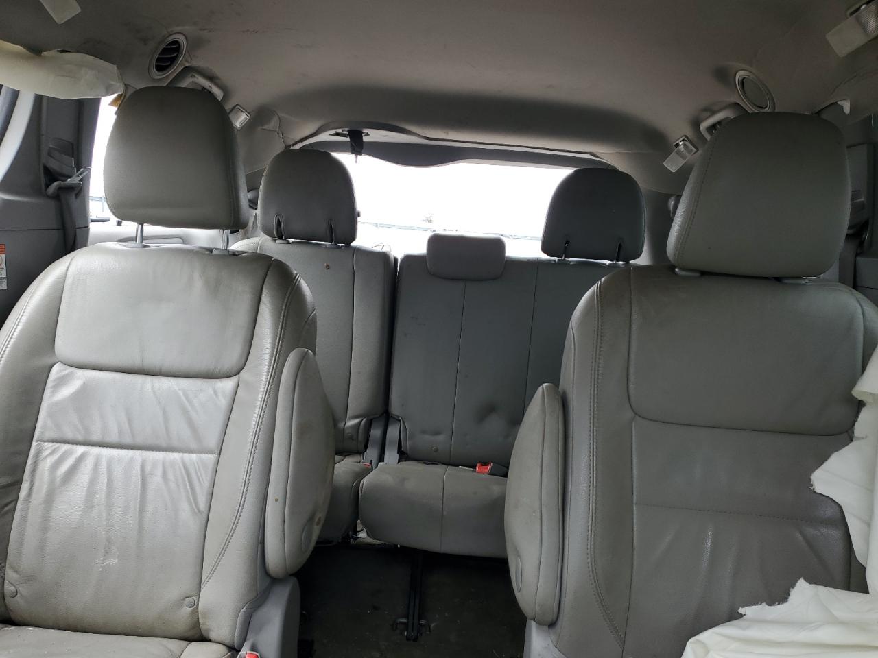 2015 Toyota Sienna - Image 10