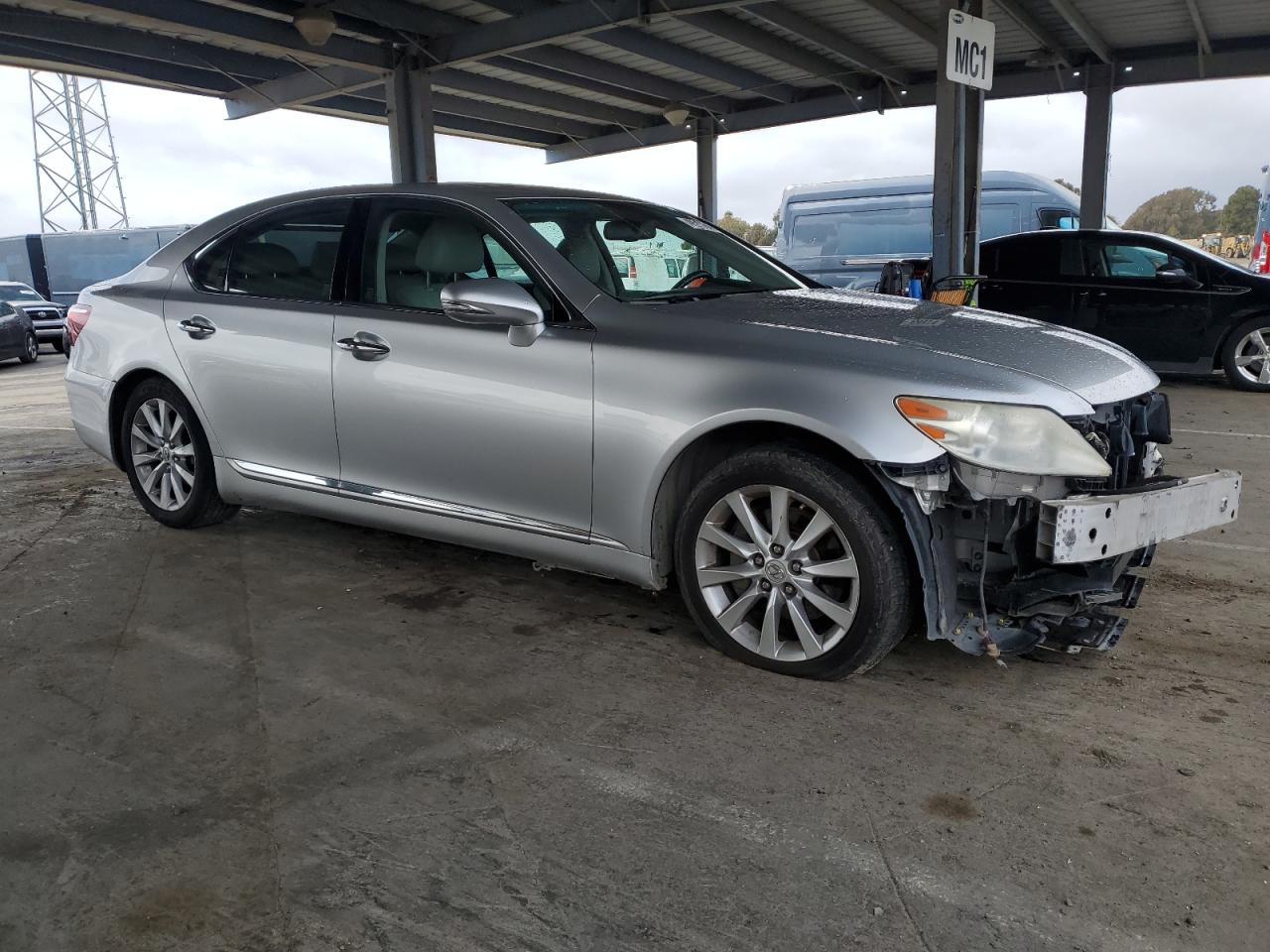 2010 Lexus LS - Image 4