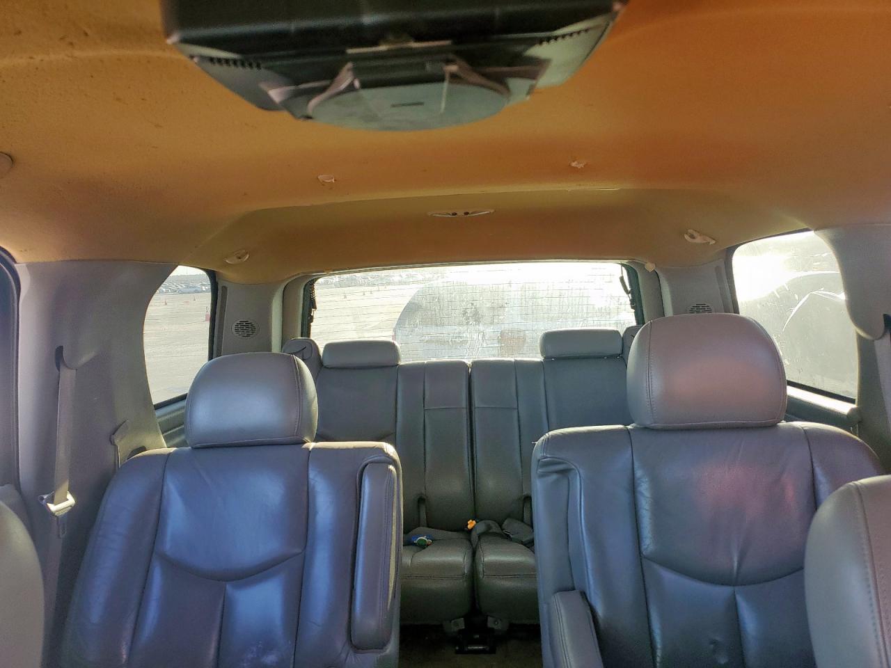 2004 GMC Yukon - Image 10