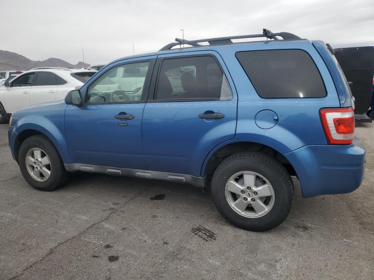 2009 Ford Escape - Image 2