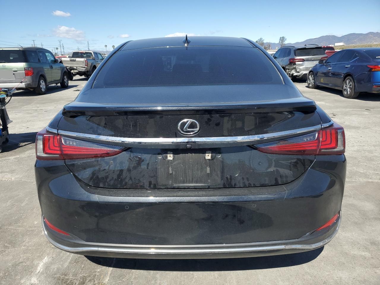 2023 Lexus ES - Image 6