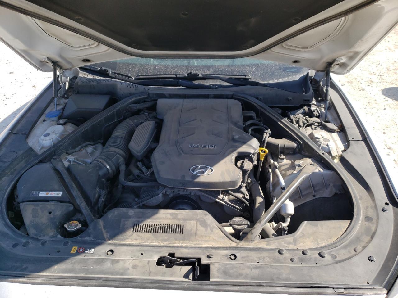 2015 Hyundai Genesis - Image 11
