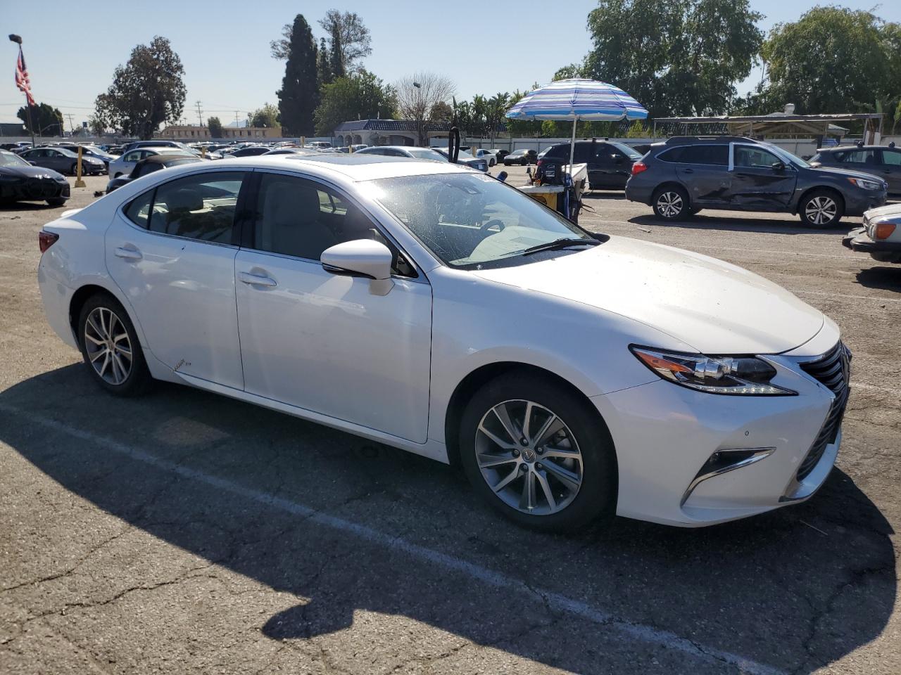 2018 Lexus ES - Image 4