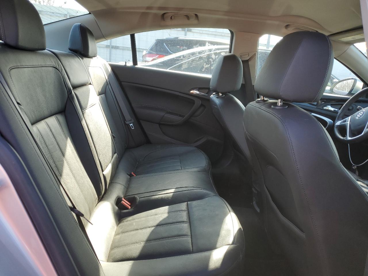 2011 Buick Regal - Image 10