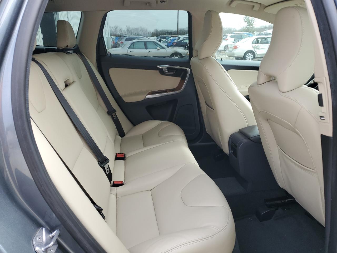 2017 Volvo XC60 - Image 11