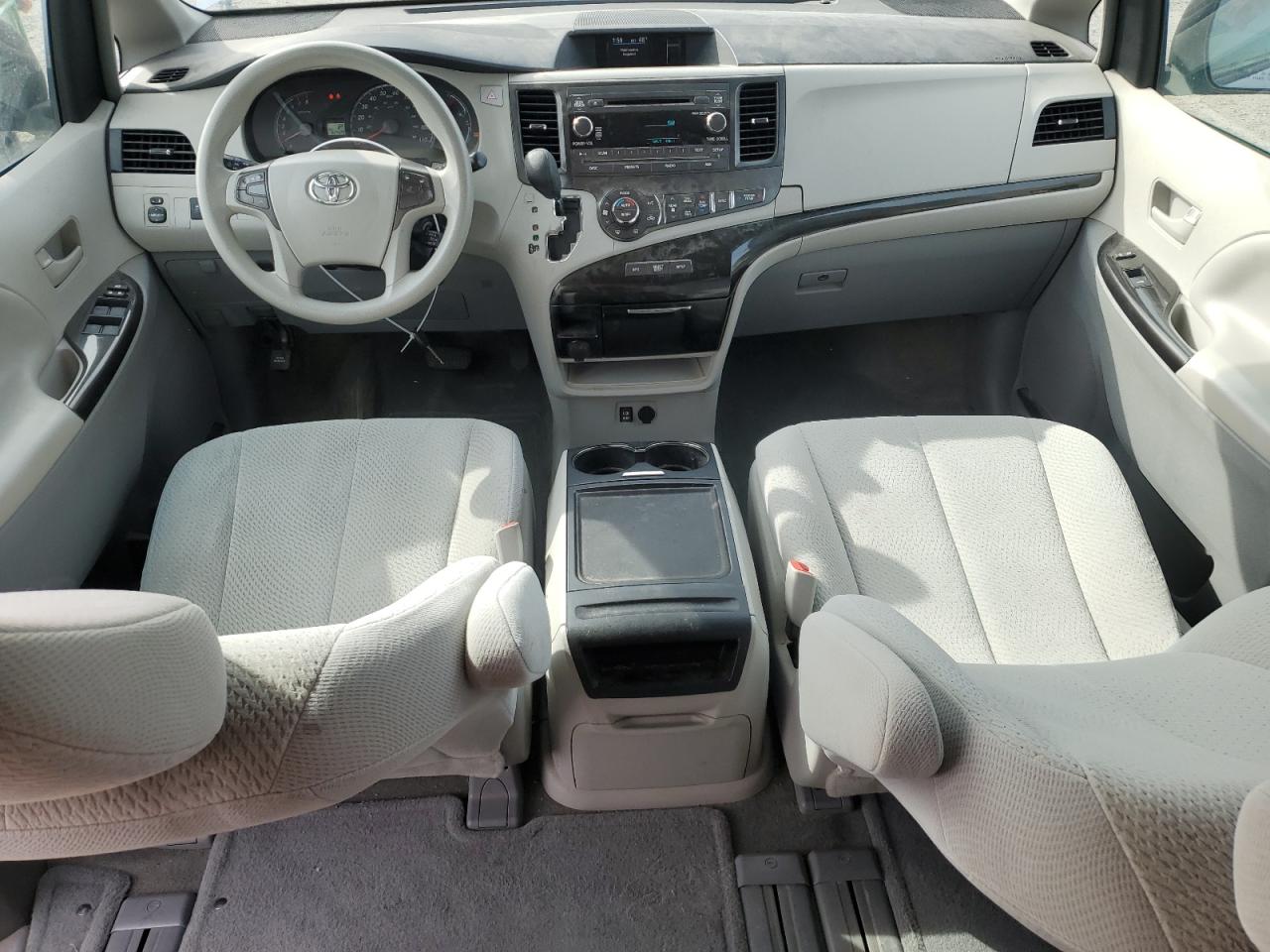 2013 Toyota Sienna - Image 8