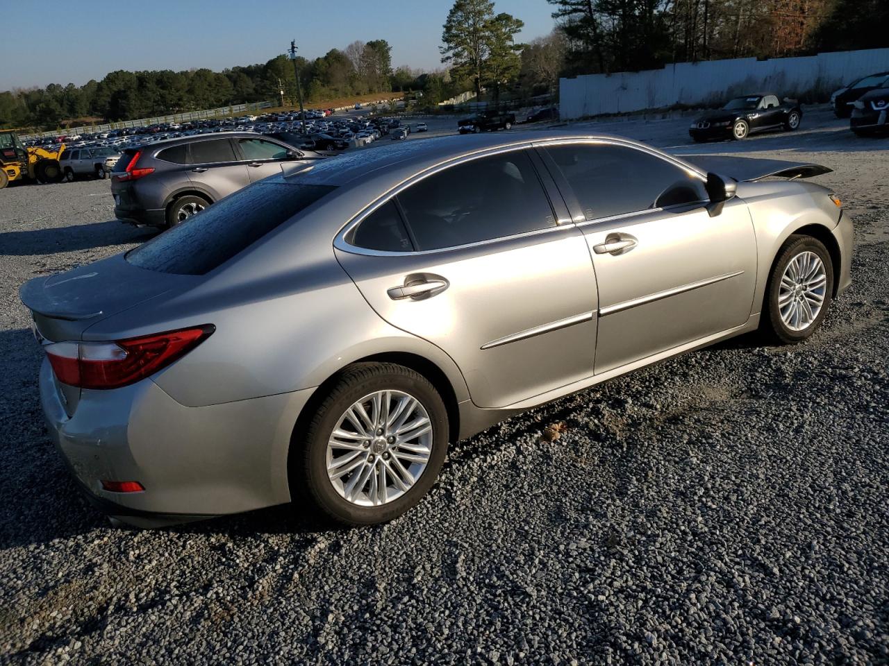 2015 Lexus ES - Image 3