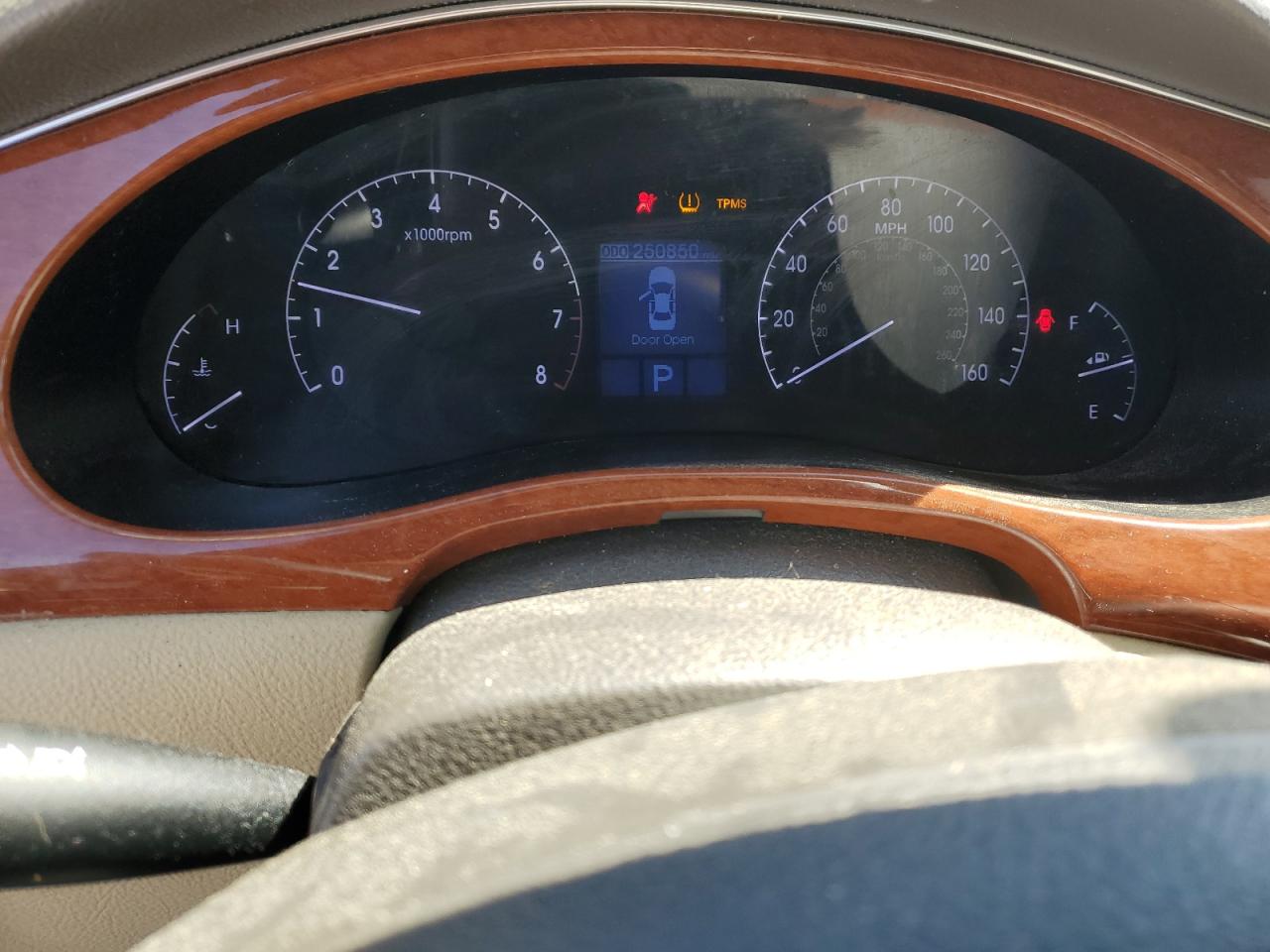 2013 Hyundai Genesis - Image 9