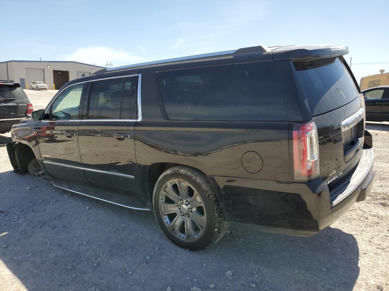 2016 GMC Yukon - Image 2