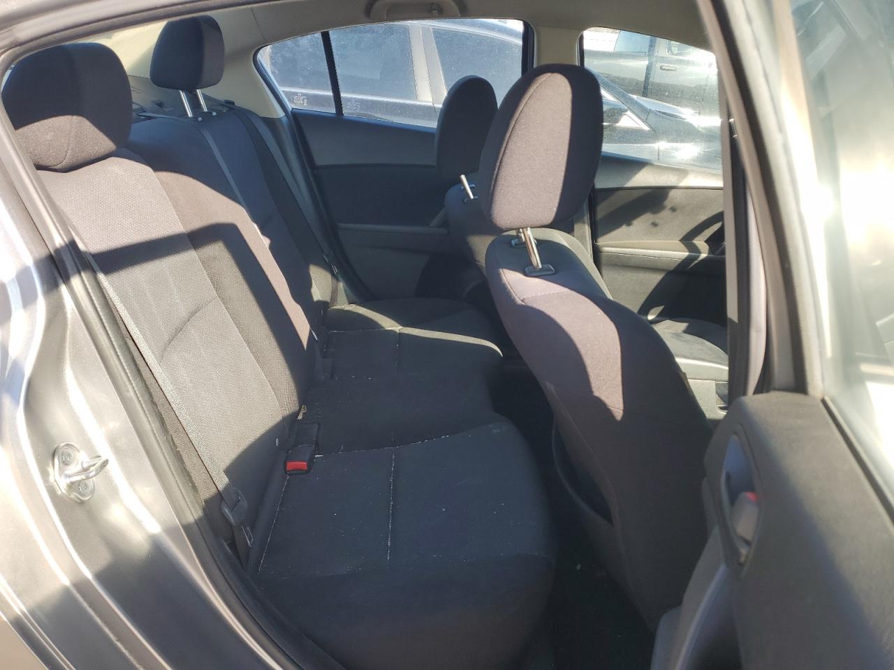 2010 Mazda 3 - Image 10