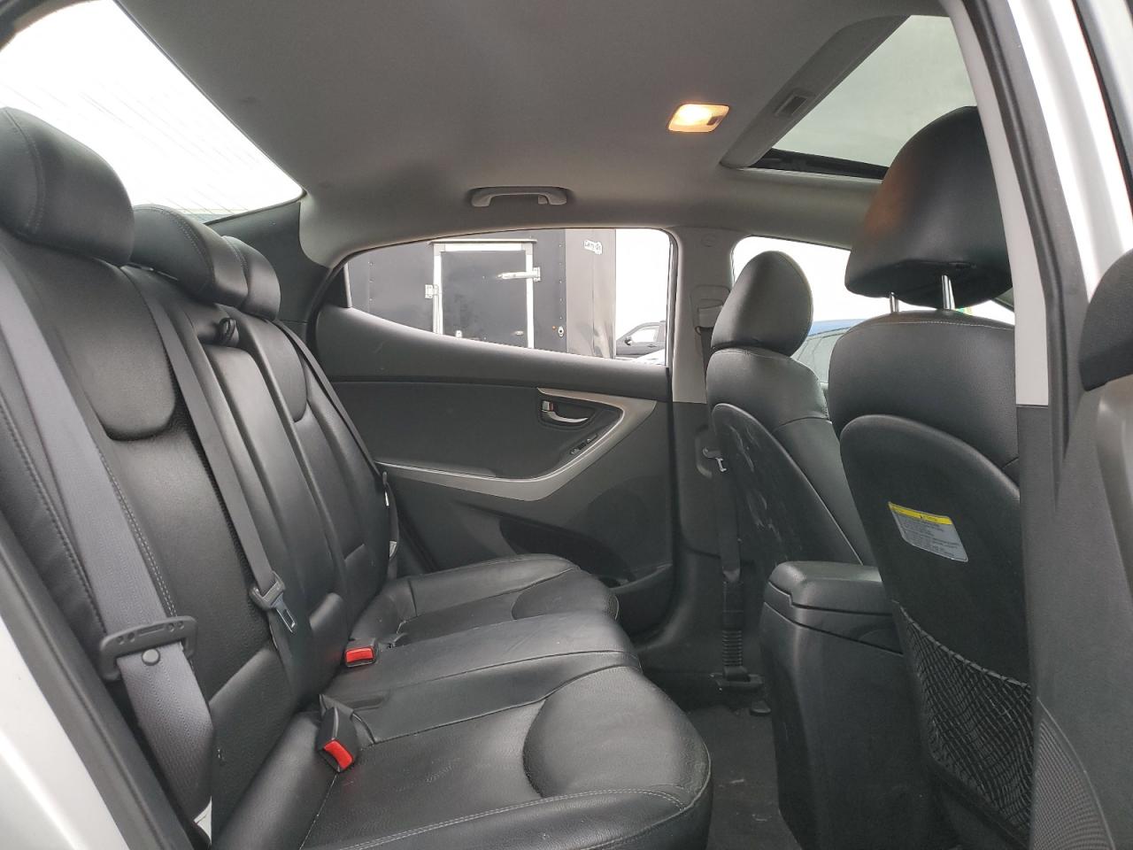 2011 Hyundai Elantra - Image 10