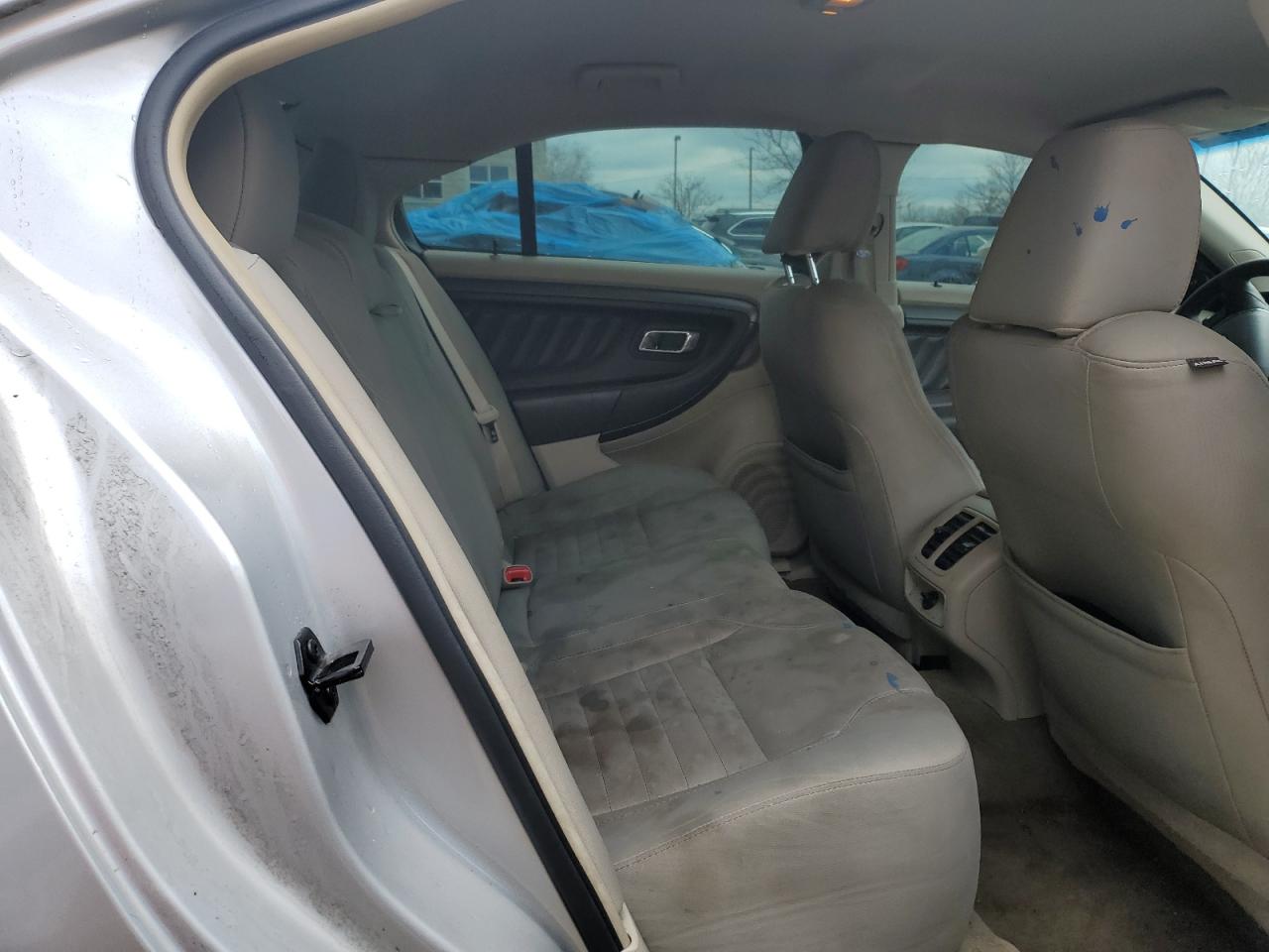 2011 Ford Taurus - Image 10