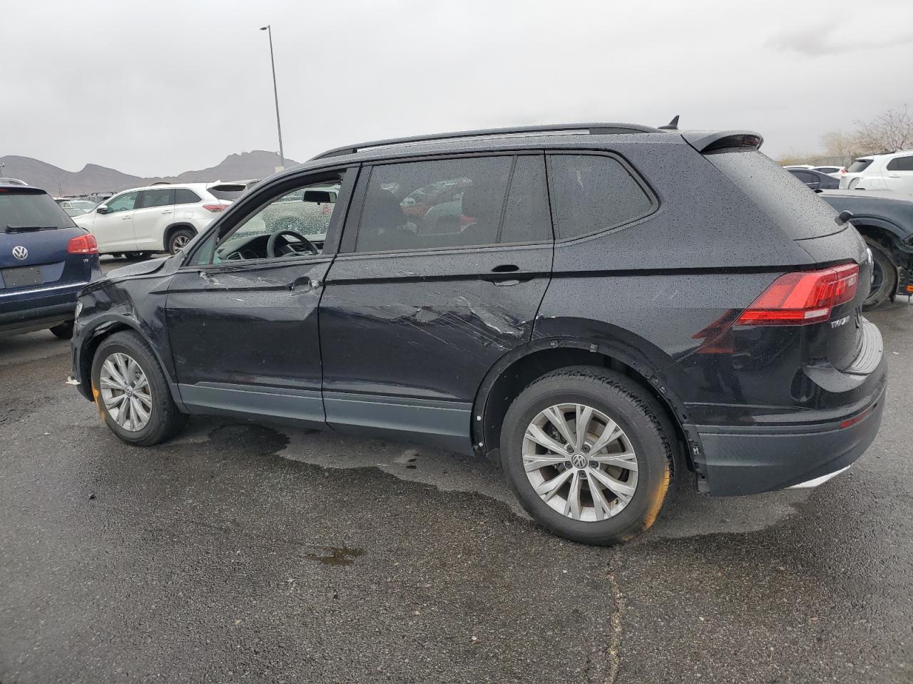 2020 Volkswagen Tiguan - Image 2