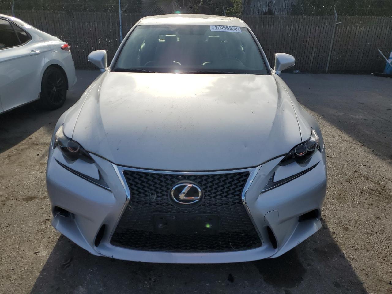 2015 Lexus IS - Image 5
