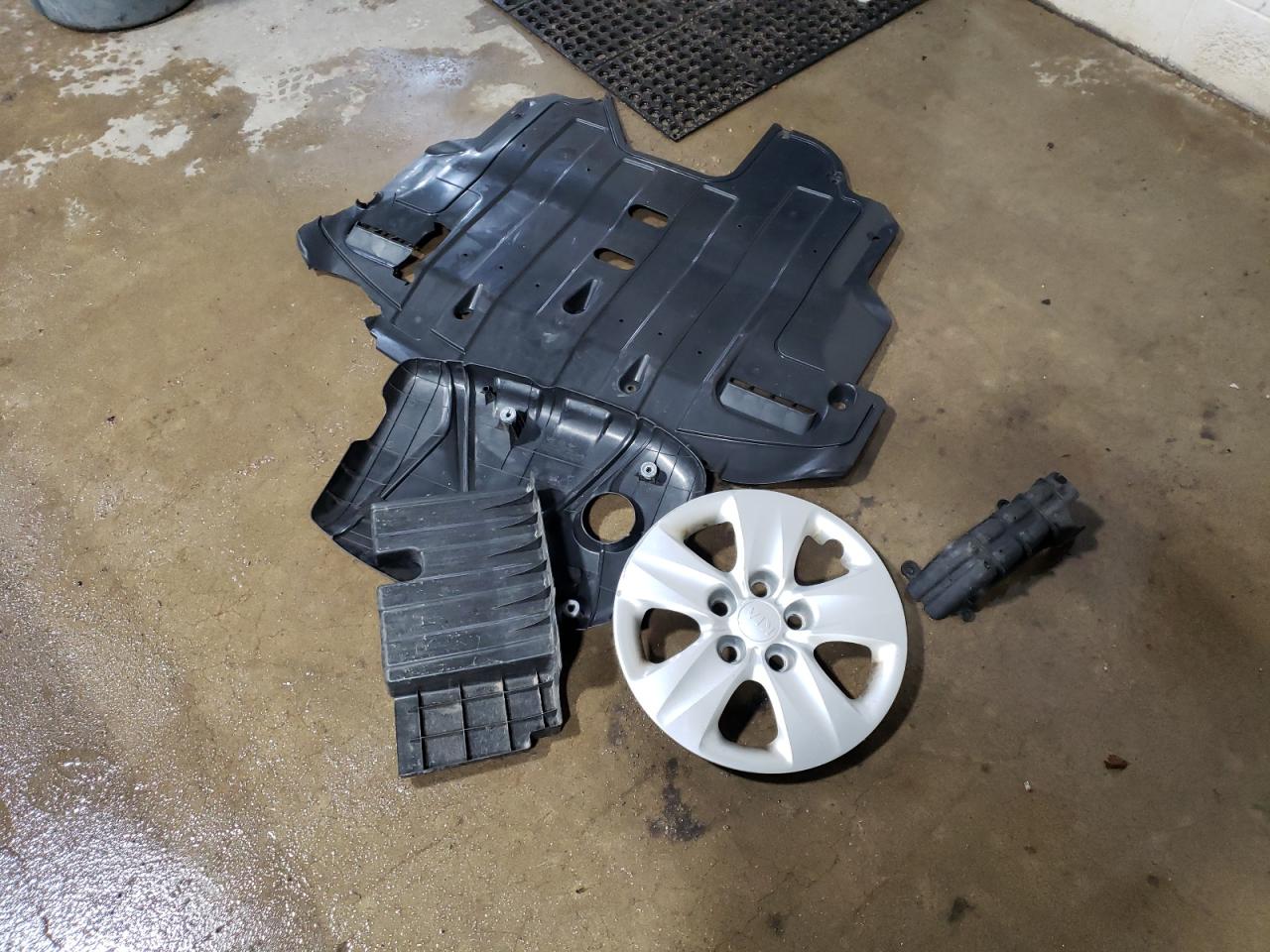 2016 Kia Forte - Image 12