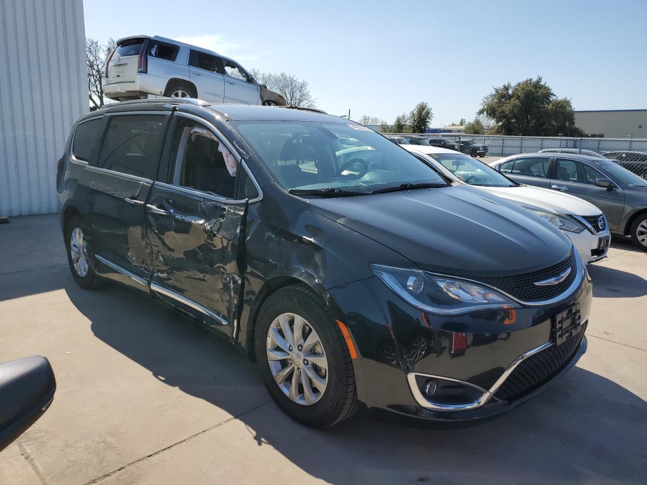 2019 Chrysler Pacifica - Image 4